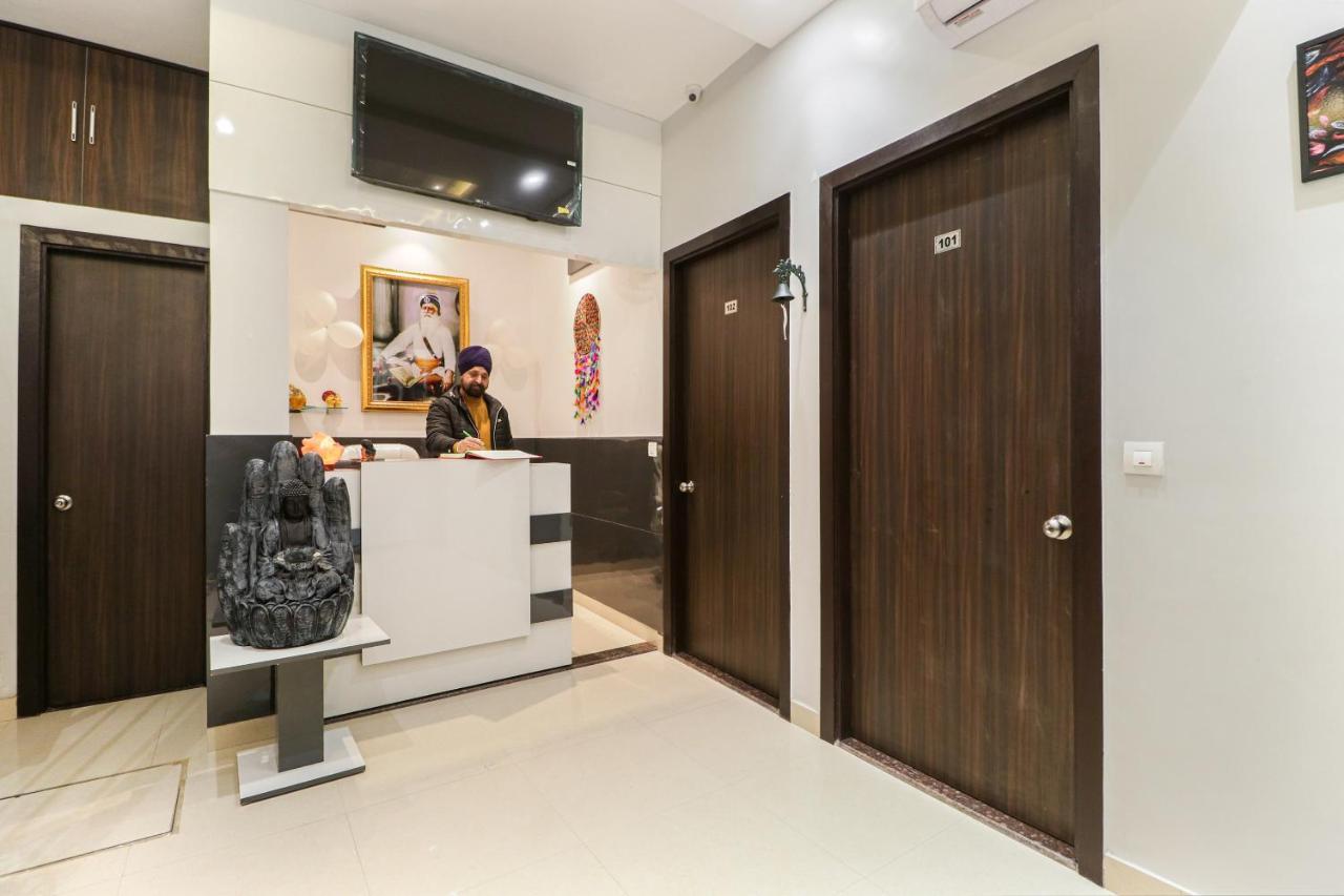 אמריצר Oyo 85906 Hotel Noor Residency מראה חיצוני תמונה